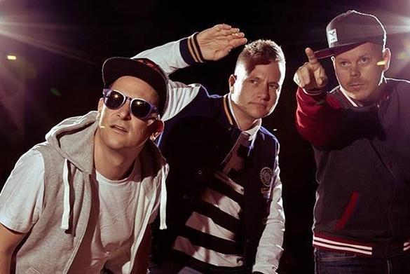 Alle hörn jetzt Schlager heißt die neue Single von Fettes Brot, mit der die Band mit dem Genre Schlager abrechnet. Fettes Brot Schlager