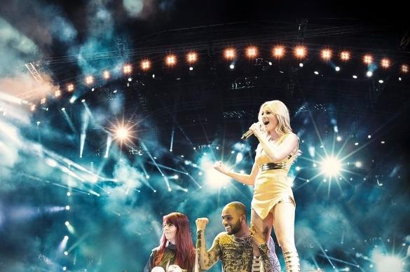 Für Helene Fischer wird das nächste Album keine leichte Aufgabe: In Zukunft wird sie immer an ihrem Ohrwurm Atemlos durch die Nacht gemessen werden. Helene Fischer Tour 2015