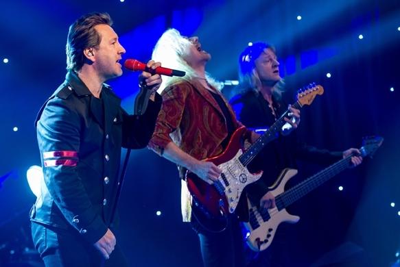 Neben der Preisverleihung spielten die Jungs von Karat auch ihre besten Hits aus den letzten vier Jahrzehnten. Karat Goldene Henne 2015