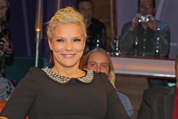 Männer mit Sixpacks kommen Ina Müller nicht ins Haus. Sie kann dem aktuellen Körperkult nichts abgewinnen. Ina Müller Playboy Interview