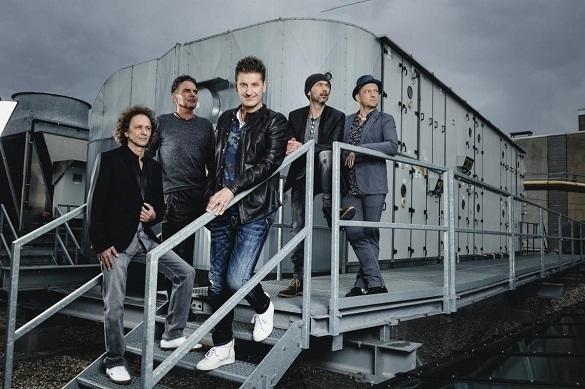 Die Band aus dem schwäbischen Bietigheim-Bissingen kann auf eine lange Bandgeschichte zurückblicken. Seit der Gründung sind bereits 40 Jahre vergangen. PUR neues Album Achtung