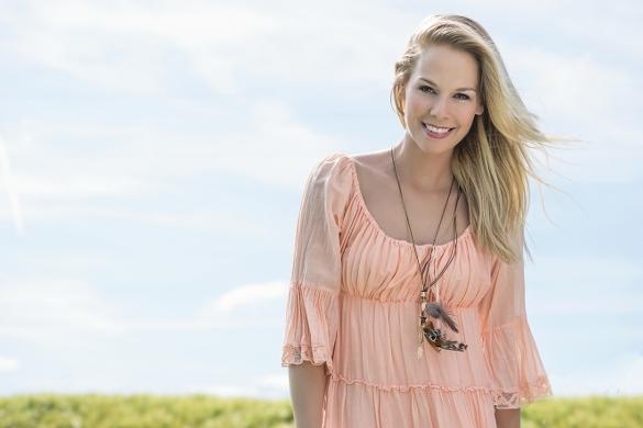 Linda Fäh setzt bei ihrem neuen Album auf den aktuelle Popschlager-Sound. Kann sie damit ähnliche Erfolge feiern wie Wolkenfrei oder Beatrice Egli? Linda Fäh Album Veröffentlichung