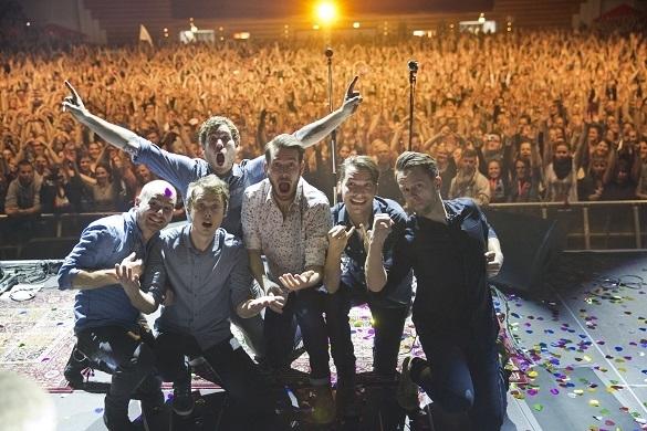 Revolverheld könnten sich mit ein wenig Glück auch in diesem Jahr wieder über die Auszeichnung des Best German Act freuen. Revolverheld MTV EMAs