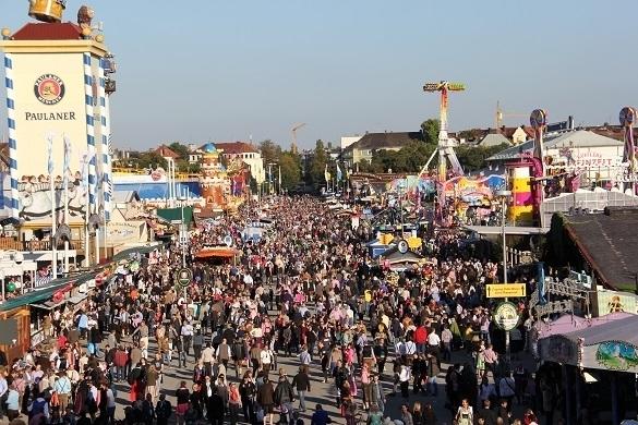 Die Wiesn ist der optimale Feier-Ort. Und natürlich darf dort auch laut mitgesungen werden. Aber was sind die beliebtesten Wiesn-Songs in diesem Jahr? SchlagerPlanet hat für Euch die Antwort! Wiesn-Hits 2015 Oktoberfest