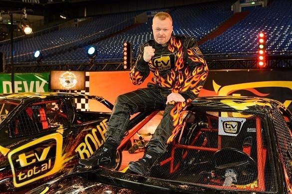 Die TV total Stock Car Crash Challenge strahlt ProSieben am 10.10.2015 ab 20:15 Uhr aus. TV total Stock Car Crash Challenge