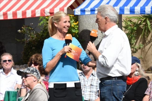 Der Fernsehgarten on Tour macht heute wieder Station in der Schweiz. An Kiwis Seite steht der Schweizer Max Moor. Andre Kiewel Max Moor