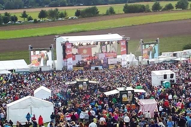 Gut besucht war der SchlagerOlymp 2015. Auch in diesem Jahr werden beim SchlagerOlymp 2016 in Berlin-Lübars tausende Fans erwartet. SchlagerOlymp 2016 Berlin