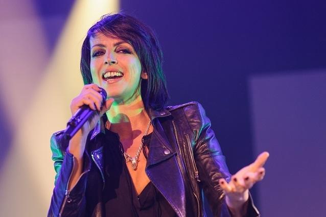 Bei ihrem Konzert am 6. November in Berlin möchte die Sängerin den Lichterchor erstmals auf die Bühne holen. Nena 99-Lichterchor