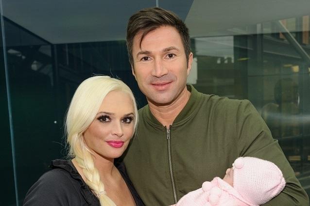 Bereits jetzt sind Daniela Katzenberger, Lucas Cordalis und Baby Sophia eine Familie. Bald werden sie auch den gleichen Nachnamen tragen. Daniela Katzenberger Lucas Cordalis Hochzeit