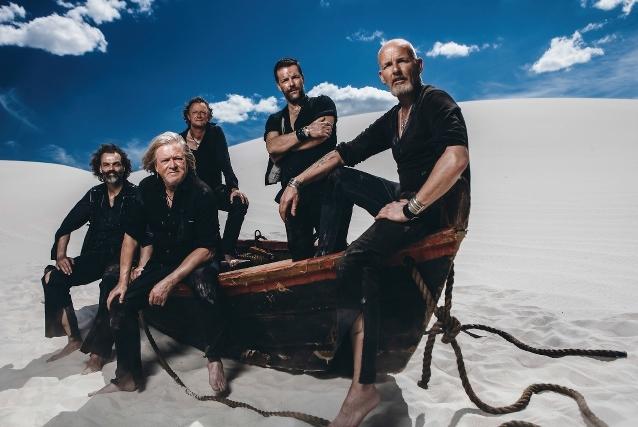 Alle Alben der Band schafften bisher den Sprung an die Spitze der Charts. Santiano Liebe Tod Freiheit