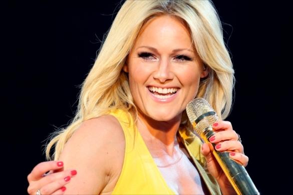 Helene Fischer beendete ihre Farbenspiel-Tournee im Sommer. Seither ist es still um die Sängerin. Helene Fischer live