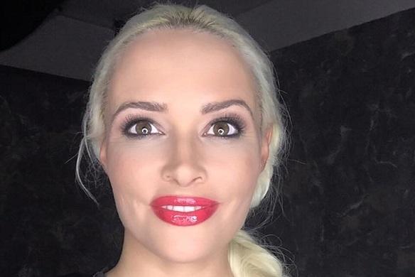 Ein strahlendes Lächeln! Daniela Katzenberger steht das Muttersein wirklich gut. Daniela Katzenberger Geburt