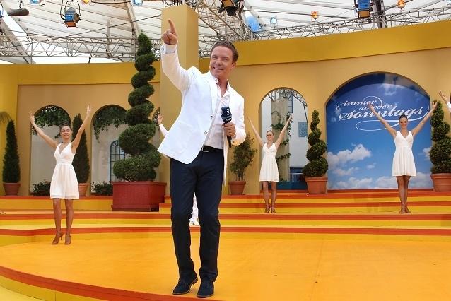 40 Jahre wird Volksmusiker Stefan Mross am heutigen 26. November. Geboren in Traunstein kann er bisher auf ein erfülltes Leben zurückblicken. Stefan Mross Geburtstag 40 Jahre