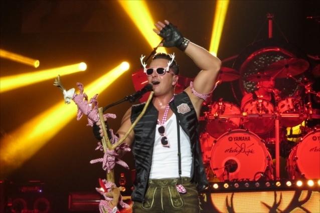 Andreas Gabalier weiß, was seine Fans wollen. Bis 23:00 Uhr stand er gestern auf der Bühne. Andreas Gabalier live Wien