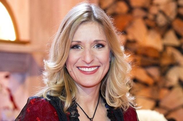 Die große Show der Weihnachtslieder mit Stefanie Hertel läuft heute, am 26. Dezember 2015, im MDR Fernsehen. Stefanie Hertel Die große Show der Weihnachtslieder