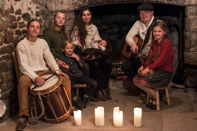 Auch bei Angelo Kelly ist Musik Familiensache. Mit seinen Kindern und seiner Frau veröffentlichte er eine Weihnachts-CD. Angelo Kelly Family
