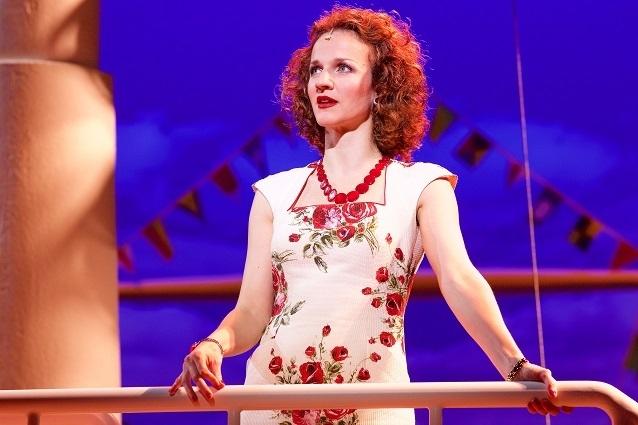 Sarah Schütz glaubt, Udo Jürgens wäre stolzt auf das Team von Ich war noch niemals in New York. Sarah Schütz Musical Interview