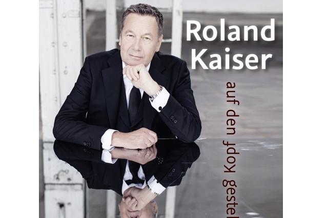 Auf seiner Facebook-Seite postete der Sänger die erste Kostprobe aus seinem neuen Album. Roland Kaiser auf den Kopf gestellt