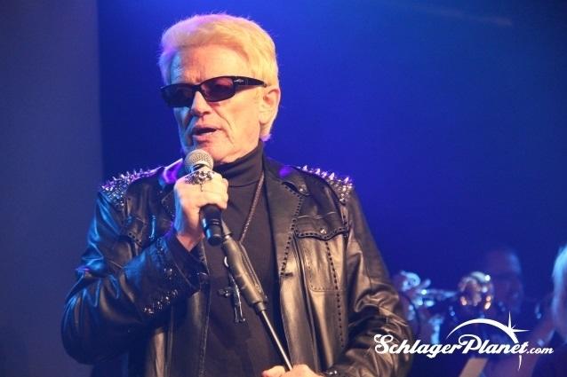 Im Silvesterstadl am Donnerstag stellt Heino eine neue Coverversion vor. Diesmal hat er sich der Toten Hosen angenommen. Tage wie diese Heino Toten Hosen