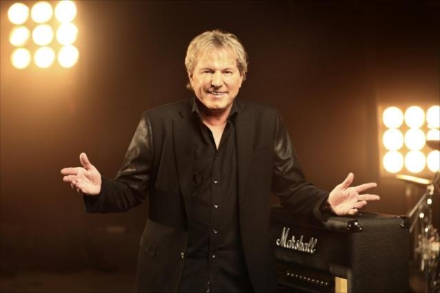 „Von hier bis zur Unendlichkeit“ ist die neue Single von Bernhard Brink. Sie ist auf der neuen Platte enthalten. Bernhard Brink Unendlich