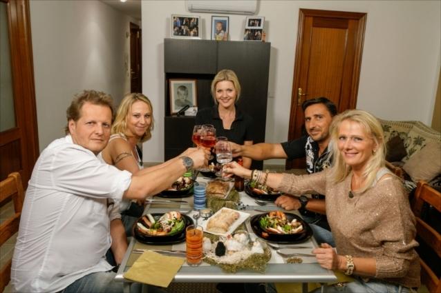 Diese Mallorca-Auswanderer kochen um den Sieg auf der spanischen Ferieninsel. Promi-Dinner VOX Mallorca