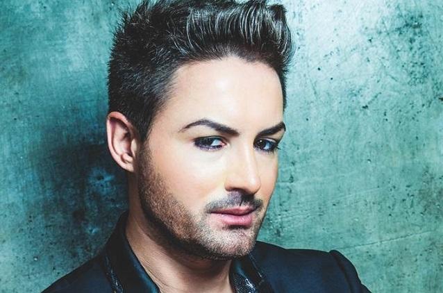 Der Dauergast bei DSDS-Castings seit über 10 Jahren versucht nun mit dem Dschungelseig im Rücken auch musikalisch erfolgreich zu sein. Menderes Dschungelkönig neue Single