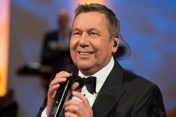 Schon 2015 war Roland Kaiser beim SemperOpernball. Er trat damals als Mitternachtsact auf. Roland Kaiser Semperopernball