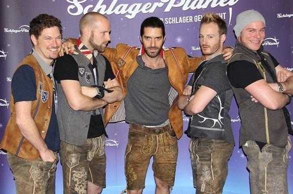 Wenn die fünf Jungs von voXXclub da sind, ist der Spaß vorprogrammiert. voxxclub Interview Geiles Himmelblau