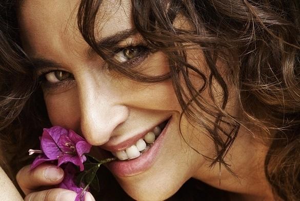Bei der neuen Reality-Doku ermöglicht Isabel Varell Ehepaaren noch einmal zu heiraten und ihre Hochzeit ein zweites Mal zu feiern. Ganz in Weiß Isabel Varell TV Tipp