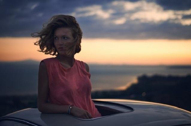 „Träume auf Asphalt“ heißt das neue Album, das Ella Endlich am 26. Februar 2016 veröffentlicht. Ella Endlich Träume auf Asphalt
