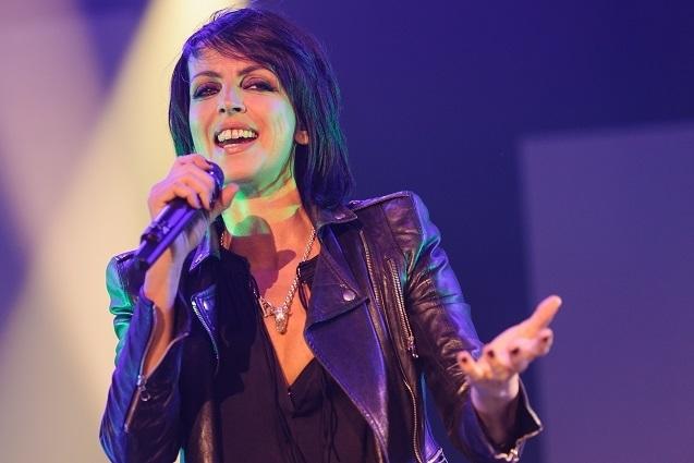 Nena ist mehr als eine Ikone der 80er Jahre. Bis heute steht sie für die deutsche Musik. Nena live Album