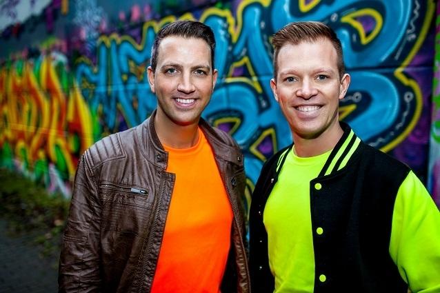 Die beiden machen vieles eher ungewöhnlich: für ihre Albumpräsentation wählten sie einen Rock-Club als Location und überraschten so das Publikum. Neon Vorgestellt