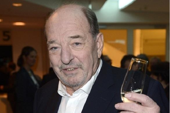 Eineinhalb Jahre nach seiner Trennung von seiner letzten Frau bestätigt Ralph Siegel offiziell seine neue Flamme Laura Käfer. Ralph Siegel Freundin verliebt Laura Käfer