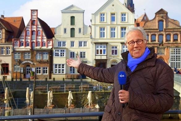 Wenn es nach der Telenovela „Rote Rosen“ geht, ist es manchmal gar nicht so idyllisch in Lüneburg. Ob Lutz Ackermann wohl die Serienproduktion besuchen darf?! Das große Wunschkonzert Lüneburg