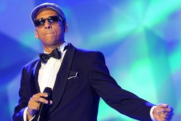 Das Album Nicht von dieser Welt 2 ist ein echter Chartstürmer. Das Album wurde von Moses Pelham produziert. Xavier Naidoo Nicht von dieser Welt 2 Chart Album Platz 1