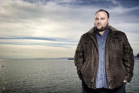 28 Jahre jung und ein Vollblutmusiker: Das ist Alex Diehl. Bretter meiner Welt ist sein zweites Album und mit Sicherheit nicht das Letzte. Alex Diehl Album Bretter meiner Welt