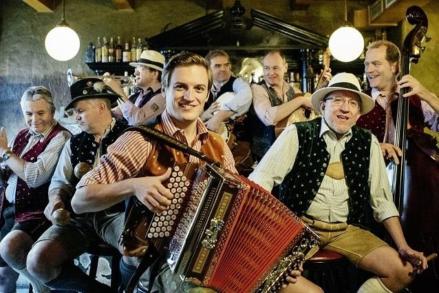 Die CubaBoarischen haben sich gleich zwei Musikkulturen verschrieben. Dabei entsteht Musik, die Spaß macht. Die CubaBoarischen