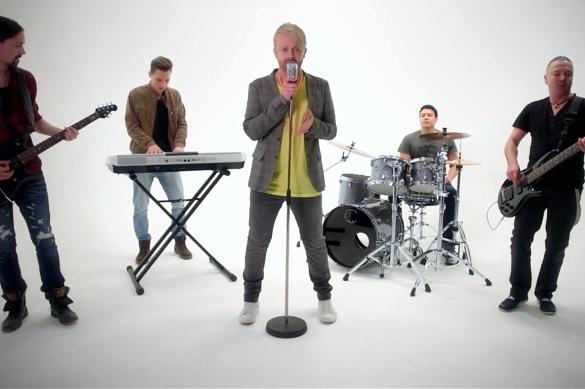 In seinem aktuellen Album Tatort Liebe findet man viele neue Songs von Ross Antony. Einer davon erhält nun auch ein Musikvideo: Das alles sind wir! Ross Antony Das alles sind wir Musikvideo Tatort Liebe