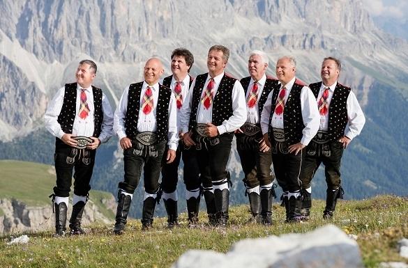 In den vergangenen Wochen wurde immer wieder gemunkelt, dass das neue Album der Kastelruther Spatzen schon im Mai erscheinen wird. Nun hat die Band dazu offiziell Stellung bezogen. Kastelruther Spatzen Album Mai September Veröffentlichung