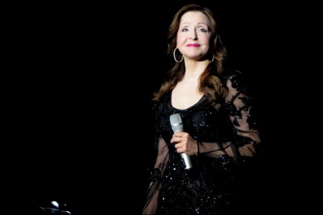 Die Sängerin kann stolz auf sich sein. Die Menschen und die Musik sind die zwei Konstanten in ihrem Leben: Beide feierte sie auf ihrer Tour Das Leben uns ich gestern in Wien Vicky Leandros Wiener Konzerthaus