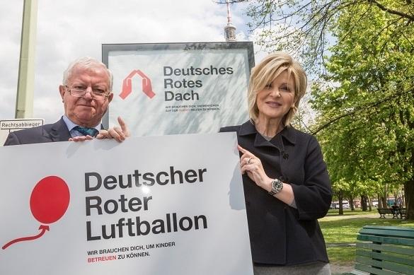 Carmen Nebel arbeitet seit Jahren mit dem Deutschen Roten Kreuz zusammen. Am Dienstag stellte sie mit dem Präsidenten des DRK die Kampagne ZEICHEN SETZEN! vor. Carmen Nebel ZEICHEN SETZEN