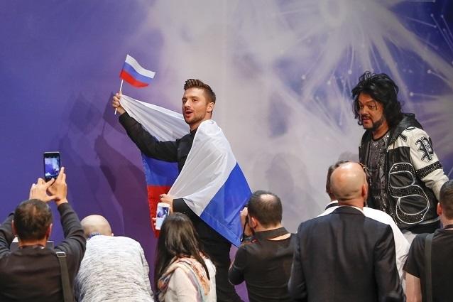 Russland konnte über das Semifinale jubeln und den Kopfschütteln: Ein Jurymitglied sorgte für den ersten Skandal. ESC 2016 Russland