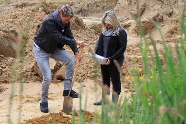 Norman Langen und seine Verena bauen sich ein Haus. Es ist an der niederländischen Grenze gelegen. Norman Langen Haus