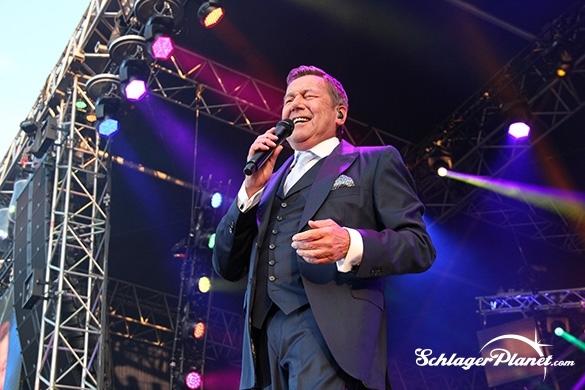 Roland Kaiser hat geladen: Maite Kelly wird zu Gast sein auf der Kaisermania in Dresden am Elbufer. Roland Kaiser Kaisermania 2016