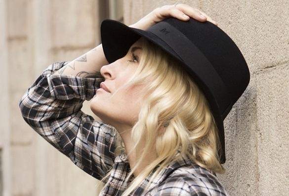Vor einem Jahr erschien Sarah Connors neues Album Muttersprache. Jetzt wird die Platte mit dreifach Platin ausgezeichnet. Sarah Connor Platin Muttersprache