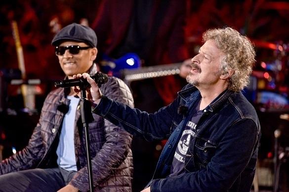 Xavier Naidoo wird in der nächsten Staffel nicht mehr dabei sein. Deswegen wird das der letzte Abend mit dem Sänger als Gastgeber sein. Sing meinen Song VOX Duette