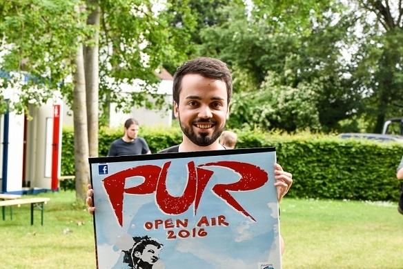 Der 21-Jährige Jonathan Zelter wird mit seiner Band die Chance bekommen die Bühne für PUR einzuheizen. Am 30. Juli wird das Konzert stattfinden. Jonathan Zelter Support-Act PUR