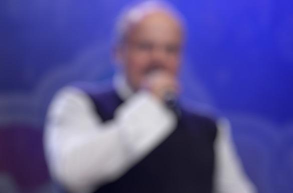Bei Sommerhaus der Stars ziehen Promi-Paare in eine WG ein. Ob alle Beziehungen dem Stand halten können? Hubert Kah Sommerhaus