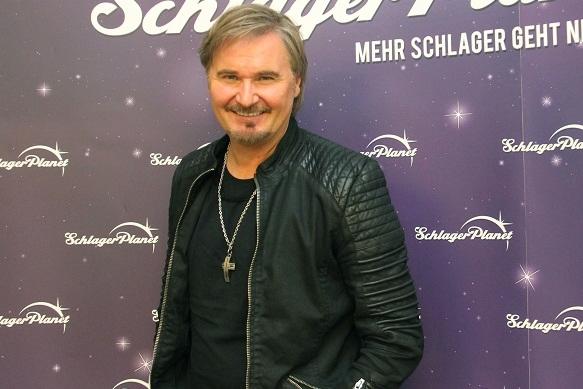 Nik P. zu Besuch in der Redaktion von SchlagerPlanet. Im Gepäck: sein neues Album Da oben #16. Nik P. Interview
