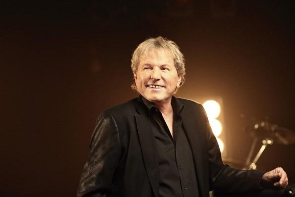 Das wurde aber Zeit, endlich ist Bernhard Brink mit einer neuen Show zurück. Diesmal präsentiert er die besten Hits am laufenden Band. Die besten Hits Bernhard Brink MDR